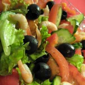 Салат з креветок і овочів