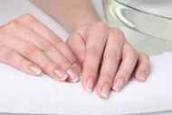 Чому з`являються білі смужки на нігтях: лікування