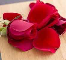 Як зварити варення з пелюсток троянд