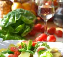 Як прикрасити святковий салат