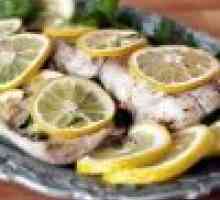 Як запекти рибу з лимоном і часником