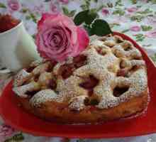 Полуничний бісквітний пиріг з екзотичними цукатами