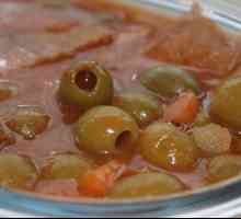 Оливковий червоний суп