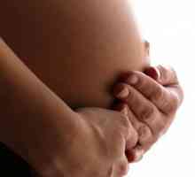 Чому у вагітних з`являється смужка на животі