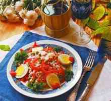 Салат з червоного перцю, зеленого горошку і рису