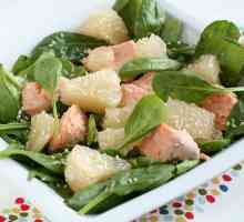 Тайський салат з солоного лосося і помело