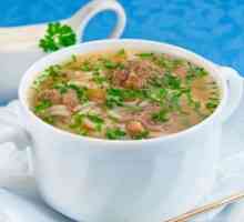 Томатний суп з фрикадельками і рисом