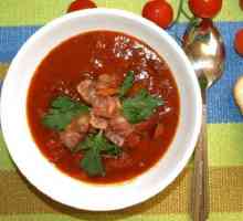 Томатний суп з мисливськими ковбасками і беконом