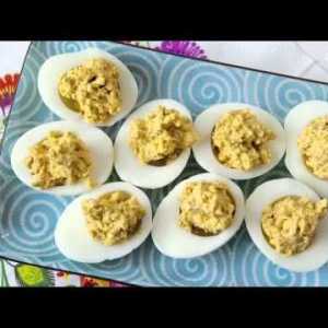 Білковий сніданок: начинені яйця