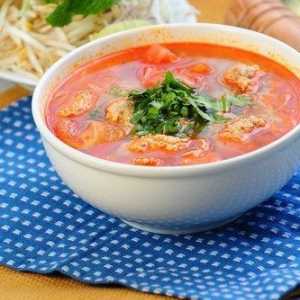 Гороховий суп з фрикадельками і томатами