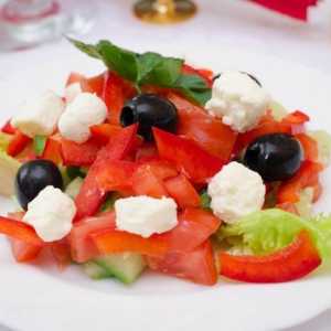 Грецький салат в солодких перці