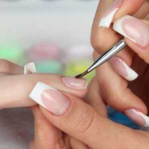 Як робити малюнки з лаку для нігтів