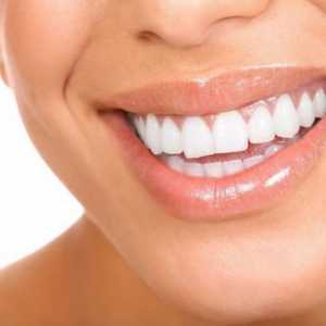 Як можна відбілити зуби перекисом водню