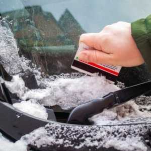 Як очистити автомобіль від заледенілого снігу