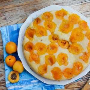 Як приготувати бісквітний "тарт татен" з абрикосами