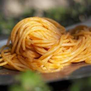Як приготувати італійський томатний соус для спагетті