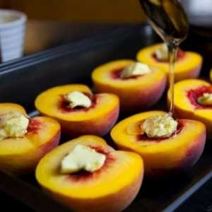 Як приготувати персики, запечені з чебрецем