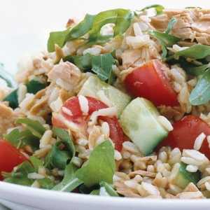 Як приготувати рисовий салат зі шпинатом і тунцем?