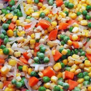 Як приготувати салат з кукурудзи і горошку