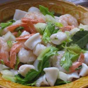 Як приготувати салат картопляний з кальмарами