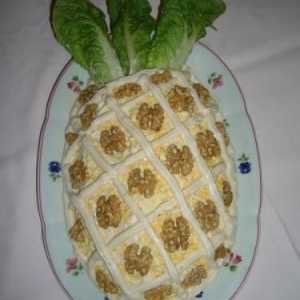 Як приготувати салат з ананасами