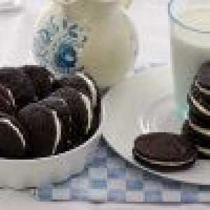 Як приготувати шоколадне печиво з прошарком з білосніжного крему