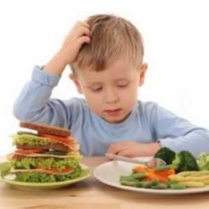 Як привчити дитину до корисної їжі?