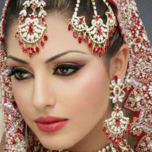 Як зробити індійський макіяж