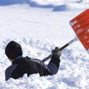 Як зробити снігоприбиральну лопату