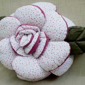 Як зшити подушку-троянду