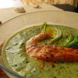 Як зварити суп з креветками і капустою брокколі