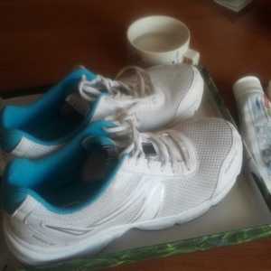 Як доглядати за взуттям: чистимо білі кросівки