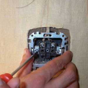 Як встановити електричну розетку