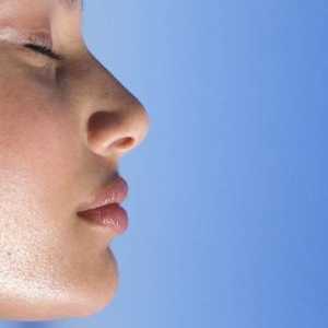 Як вибрати крем для жирної шкіри обличчя