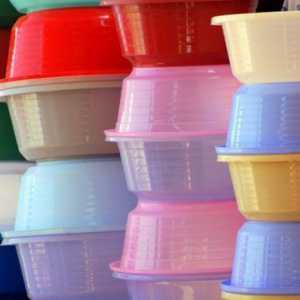 Як вибрати пластиковий посуд