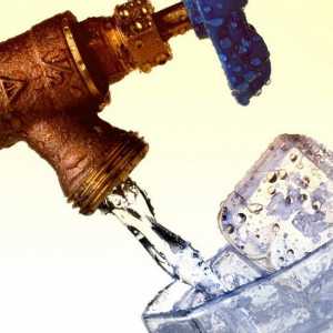 Як заморожувати воду для пиття