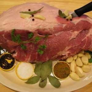 Як запекти свинину в духовці великим шматком