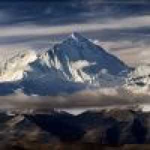 Яка гірська вершина найвища в світі