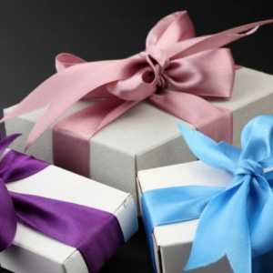 Які подарунки дарувати і як їх підносити