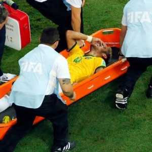 Які втрати в складі зазнала бразилія перед півфіналом чм 2014 з футболу