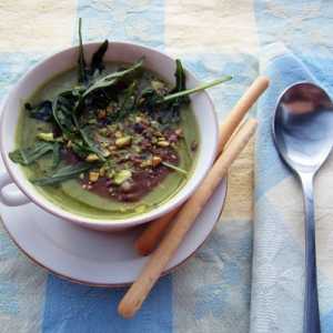 Крем-суп з квасолі з соусом з чорносливу