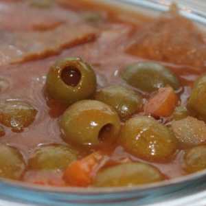 Оливковий червоний суп