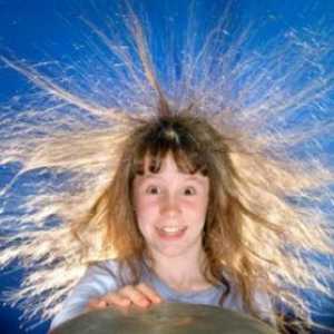 Від чого електризуються волосся і що з цим робити?