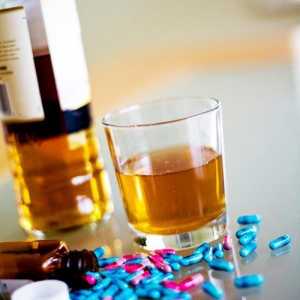 Чому не можна пити алкоголь з антибіотиками