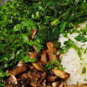 Рис з грибами і шпинатом