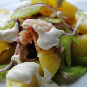 Салат з копченої скумбрії з молодою картоплею