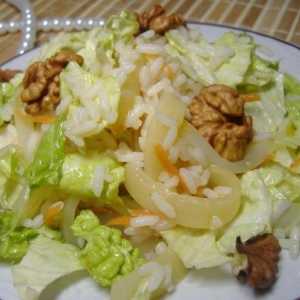 Салат з пекінською капустою, рисом і кальмарами