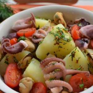 Теплий картопляний салат з восьминогом