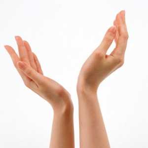 Догляд за руками: позбавляємося від зморшок і сухості шкіри