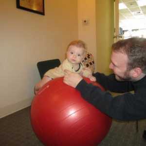 Вправи на м`ячі для немовлят - корисно і весело